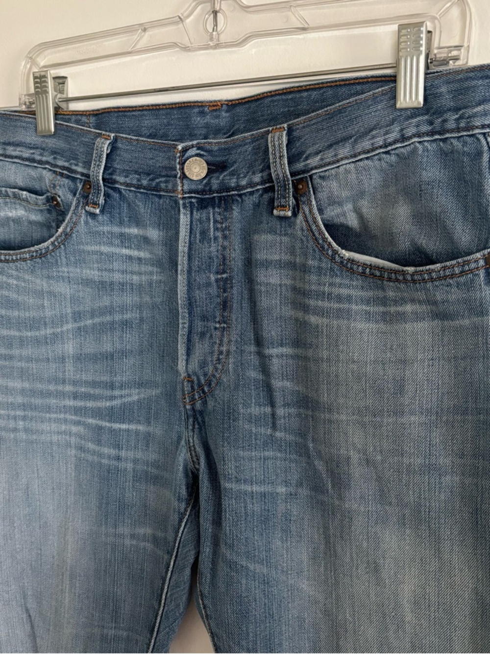 Womens Levi’s 501 mid rise button front straight leg long jeans light wash